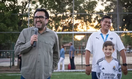 JUAN DE DIOS GÁMEZ CUMPLE COMPROMISO Y ENTREGA CANCHA DE PASTO SINTÉTICO EN UNIVERSIDAD 94