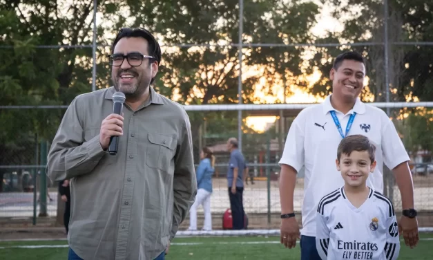 JUAN DE DIOS GÁMEZ CUMPLE COMPROMISO Y ENTREGA CANCHA DE PASTO SINTÉTICO EN UNIVERSIDAD 94