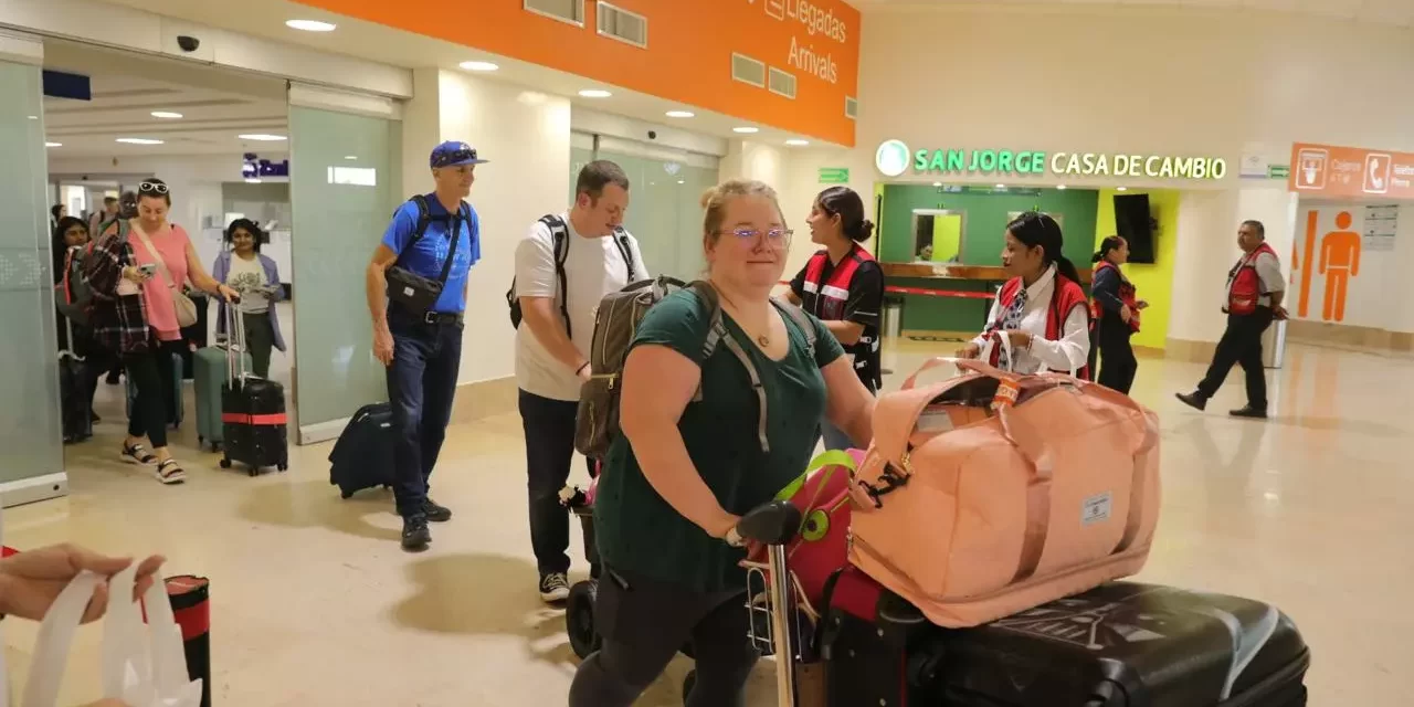 LLEGA A MAZATLÁN EL PRIMER VUELO DE SUNWING PROVENIENTE DE EDMONTON, ALBERTA, CANADÁ