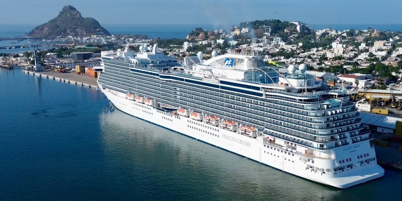 LLEGA A MAZATLÁN EL CRUCERO TURÍSTICO DISCOVERY PRINCESS CON 3,743 PASAJEROS