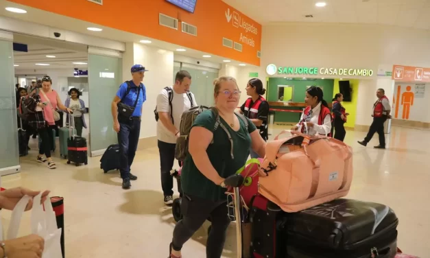 LLEGA A MAZATLÁN EL PRIMER VUELO DE SUNWING PROVENIENTE DE EDMONTON, ALBERTA, CANADÁ