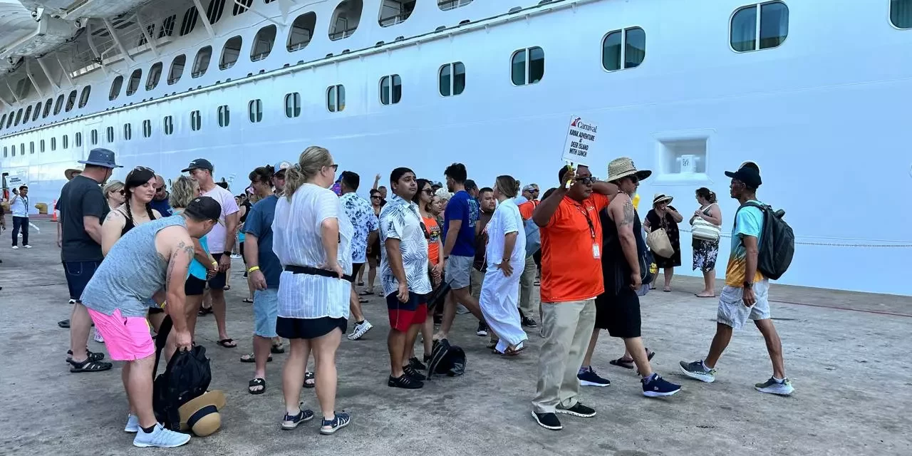 LLEGAN A MAZATLÁN DOS CRUCEROS TURÍSTICOS CON 8,522 PASAJEROS