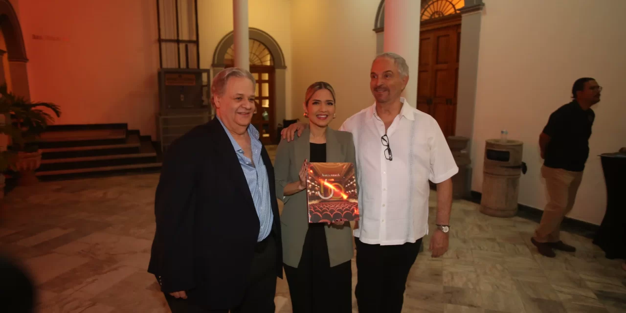 PRESENTAN LIBRO TEATRO ÁNGELA PERALTA 150 AÑOS