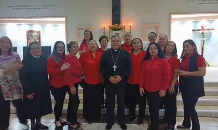 VISITA DEL MONSEÑOR JESÚS JOSÉ HERRERA QUIÑÓNEZ A LA CLÍNICA COMUNIDAD DE SINAÍ