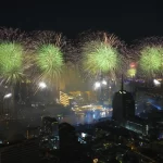 EL MUNDO INICIA CELEBRACIONES DE AÑO NUEVO CON ABRAZOS, FUEGOS ARTIFICIALES Y ESPECTÁCULOS DE LUCES