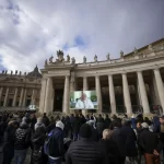 EL PAPA FRANCISCO PIDE ALTO AL FUEGO EN TODOS LOS FRENTES EN SU ORACIÓN ANTES DE NAVIDAD