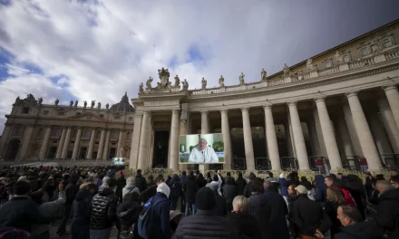 EL PAPA FRANCISCO PIDE ALTO AL FUEGO EN TODOS LOS FRENTES EN SU ORACIÓN ANTES DE NAVIDAD