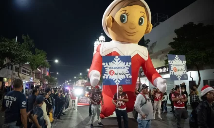 DISFRUTAN FAMILIAS EL GRAN DESFILE NAVIDEÑO CULIACÁN 2024