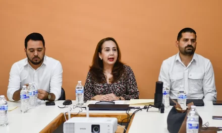 ENTREGAN CONSTANCIAS DE ACREDITACIÓN A TESTIGOS SOCIALES DEL COMITÉ DE OBRAS PÚBLICAS EN CULIACÁN