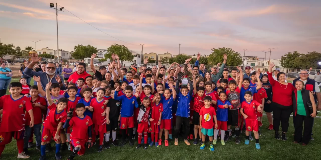 JUAN DE DIOS GÁMEZ CUMPLE COMPROMISO Y ENTREGA CANCHA DE PASTO SINTÉTICO EN VILLAS DEL CEDRO