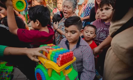 LA CARAVANA NAVIDEÑA DE DIF SINALOA LLEGA A MAZATLÁN PARA REGALAR SONRISAS A LAS FAMILIAS SINALOENSES