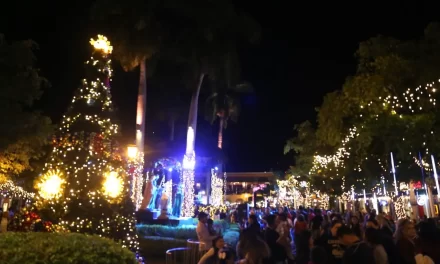 LLEGA LA MAGIA DE LA NAVIDAD A MAZATLÁN; ESTRELLA PALACIOS LLEVA A CABO EL ENCENDIDO DE LUCES EN LA PLAZUELA MACHADO