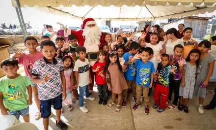 REPARTE ALEGRÍA LA CARAVANA NAVIDEÑA DE DIF SINALOA EN LA COLONIA CVIVE EN MAZATLÁN