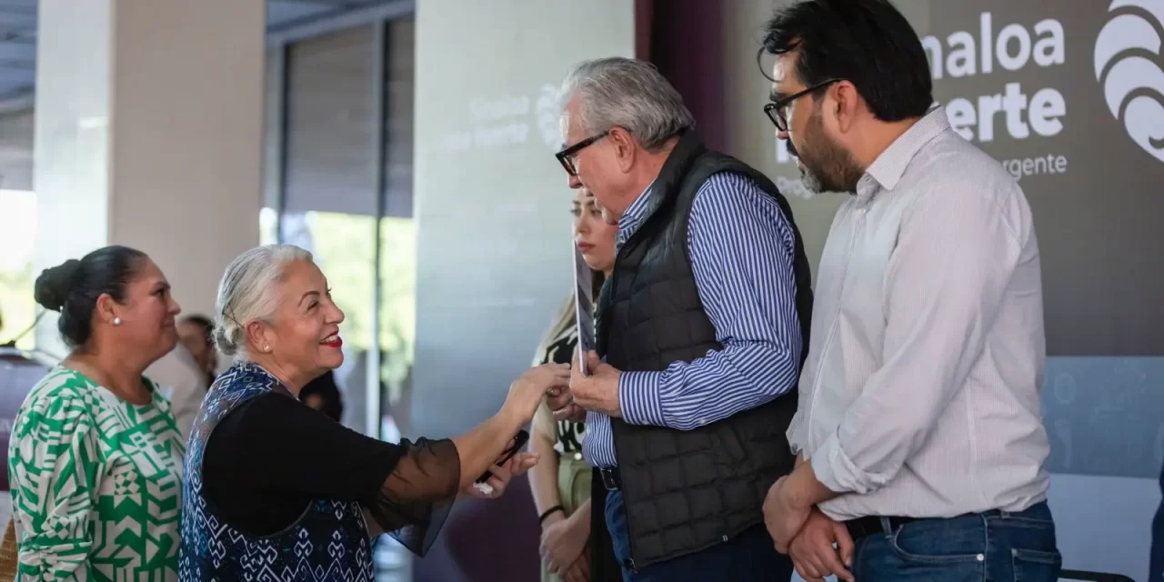 RUBÉN ROCHA Y JUAN DE DIOS GÁMEZ SIGUEN ENTREGANDO APOYOS A COMERCIANTES Y RESTAURANTEROS