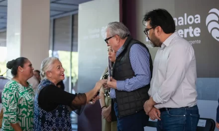 RUBÉN ROCHA Y JUAN DE DIOS GÁMEZ SIGUEN ENTREGANDO APOYOS A COMERCIANTES Y RESTAURANTEROS