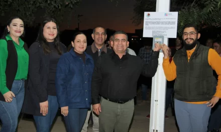 EL DR. JORGE BOJÓRQUEZ INAUGURA OBRA DE ALUMBRADO PÚBLICO EN LA CANCHA DEPORTIVA DE LA CAÑERA