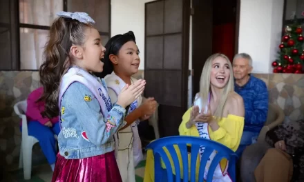 ASPIRANTES A LAS CORONAS DEL CARNAVAL DE MAZATLÁN CELEBRAN EL DÍA DE REYES EN EL ASILO DE ANCIANOS