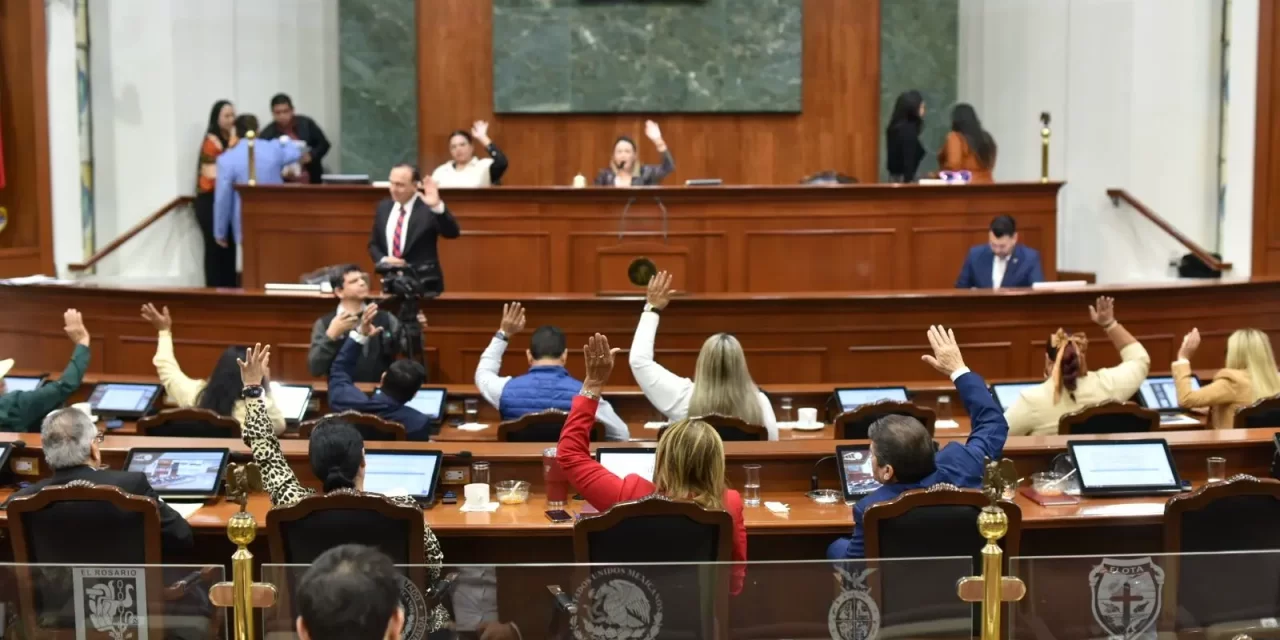 CONGRESO DA LECTURA A INICIATIVA DE SOLICITUD DE CRÉDITO DEL GOBERNADOR RUBÉN ROCHA