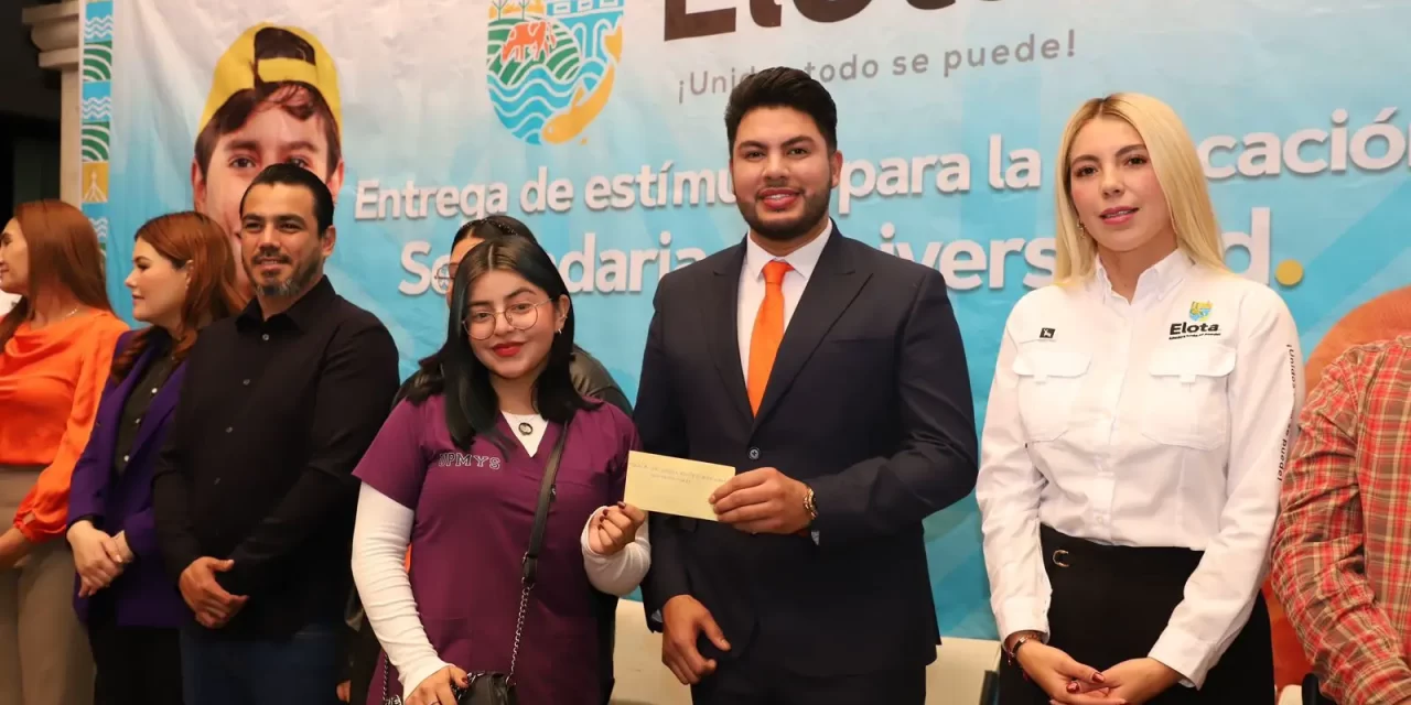 ENTREGAN MÁS DE 1,000 BECAS A ESTUDIANTES DE PRIMARIA, SECUNDARIA Y UNIVERSIDAD EN ELOTA