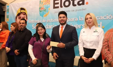 ENTREGAN MÁS DE 1,000 BECAS A ESTUDIANTES DE PRIMARIA, SECUNDARIA Y UNIVERSIDAD EN ELOTA