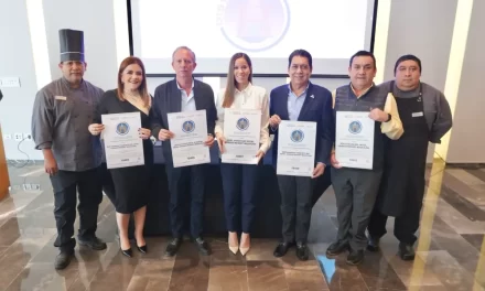 ENTREGA SECTUR DISTINTIVOS H A CENTROS DE CONSUMO DE HOTEL VIAGGIO