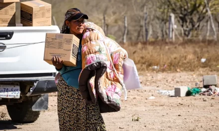 HABITANTES INDÍGENAS DE LA COMUNIDAD MONTE SINAÍ RECIBEN APOYOS INVERNALES Y DESPENSAS DE DIF SINALOA