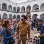 JUAN DE DIOS GÁMEZ CONTINÚA ENTREGANDO CHEQUES DEL PROGRAMA DE APOYO ECONÓMICO EMERGENTE