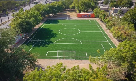 JUAN DE DIOS GÁMEZ CUMPLE COMPROMISO Y ENTREGA CANCHA DE PASTO SINTÉTICO EN EL FRACCIONAMIENTO LOS ÁNGELES