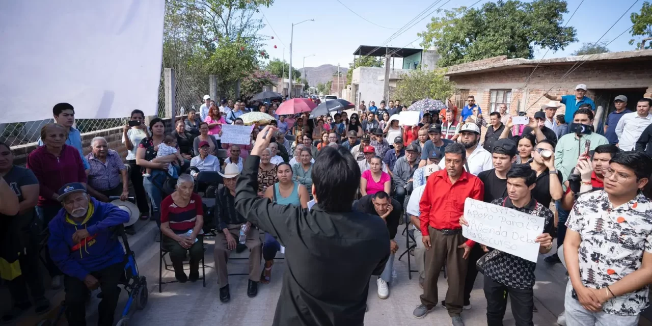 JUAN DE DIOS GÁMEZ ENTREGA LAS CALLES 21 Y 22 EN LA COLONIA LOMA DE RODRIGUERA