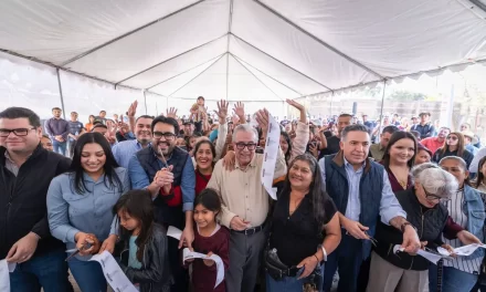 RUBÉN ROCHA MOYA Y JUAN DE DIOS GÁMEZ CUMPLEN Y ENTREGAN PAVIMENTACIÓN DE CALLE EN COLONIA RENATO VEGA