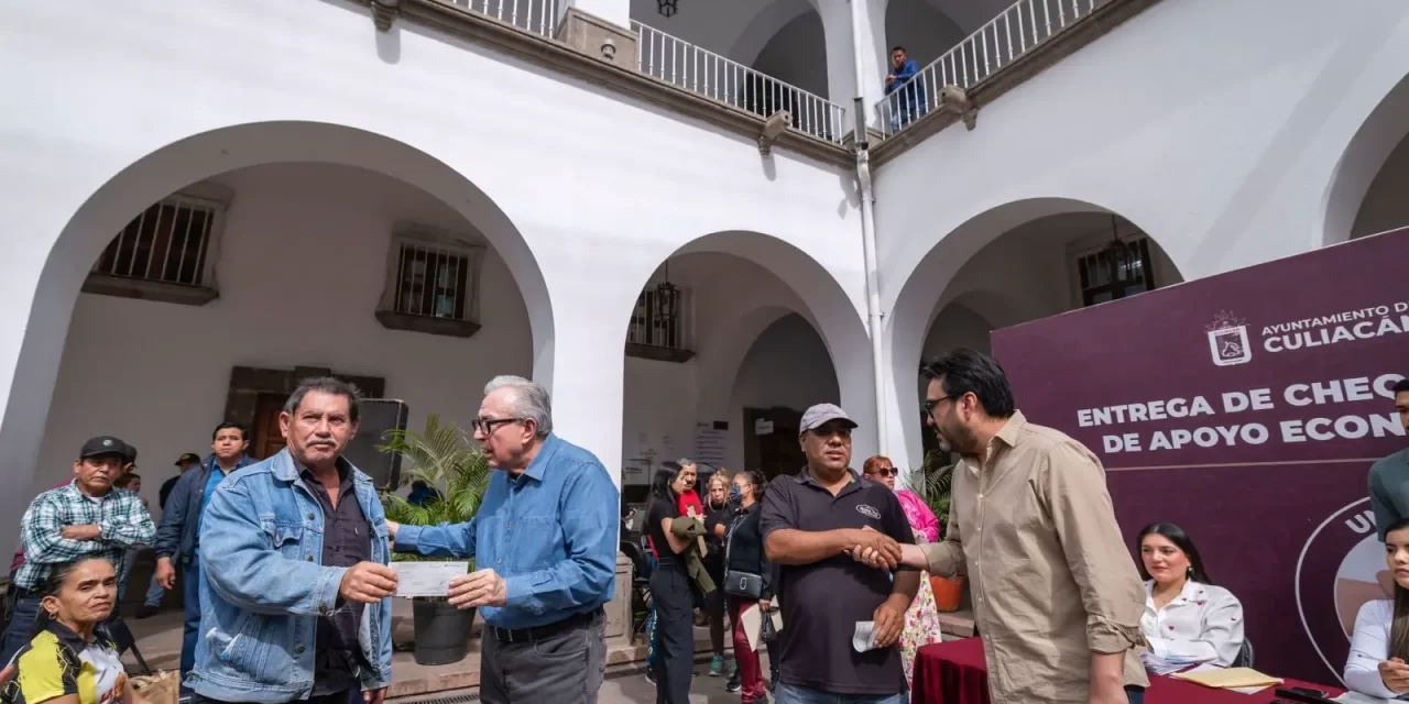 RUBÉN ROCHA Y JUAN DE DIOS GÁMEZ SIGUEN ENTREGANDO APOYOS ECONÓMICOS A COMERCIANTES