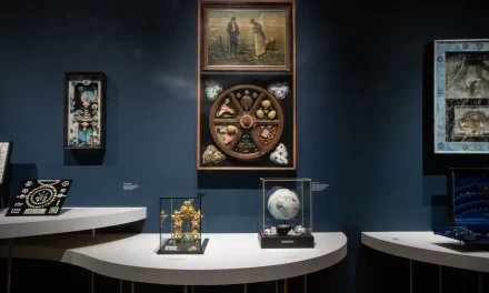 REALIZARÁN VISITAS EN LENGUA DE SEÑAS MEXICANA POR LAS EXPOSICIONES ÁNGELA GURRÍA “SEÑALES Y ALAN GLASS”. SORPRENDENTE HALLAZGO
