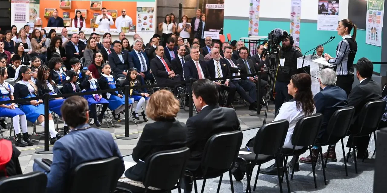 ASISTE ENEYDA ROCHA A LA PRESENTACIÓN DE LA ESTRATEGIA NACIONAL DE VIDA SALUDABLE