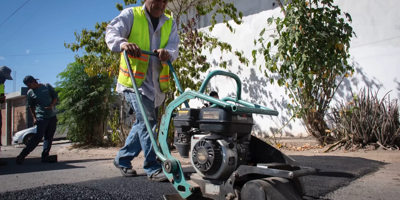 CONTINÚA EL AYUNTAMIENTO DE CULIACÁN CON LABORES DE REENCARPETADO, BACHEO Y REDUCTORES DE VELOCIDAD