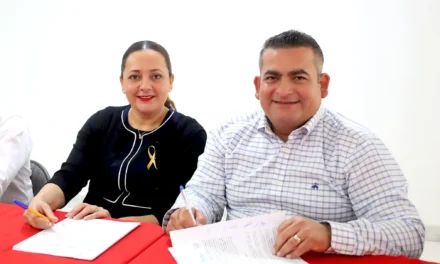 FIRMA DE CONVENIO ENTRE EL AYUNTAMIENTO DE NAVOLATO Y EL COLEGIO DE INGENIEROS CIVILES, ARQUITECTOS Y TOPÓGRAFOS