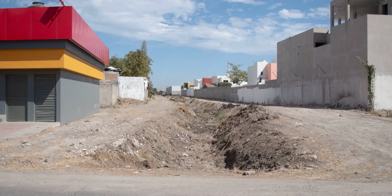 INICIA PROGRAMA DE LIMPIEZA Y DESAZOLVE DE ARROYOS, CANALES Y DRENES