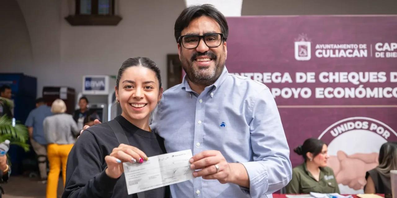 JUAN DE DIOS GÁMEZ CONTINÚA CON LA ENTREGA DE CHEQUES DEL PROGRAMA DE APOYOS ECONÓMICO EMERGENTES