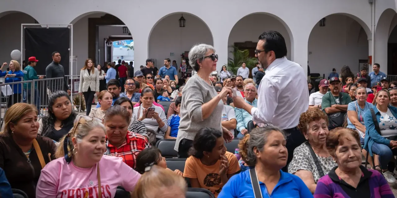 JUAN DE DIOS GÁMEZ MANTIENE ENTREGA DE APOYOS ECONÓMICOS A COMERCIANTES