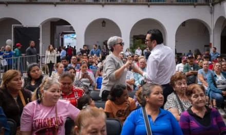 JUAN DE DIOS GÁMEZ MANTIENE ENTREGA DE APOYOS ECONÓMICOS A COMERCIANTES