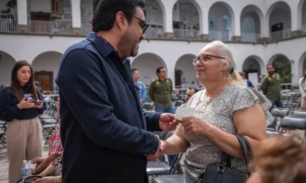 JUAN DE DIOS GÁMEZ CONTINÚA CON LA ENTREGA DE APOYOS ECONÓMICOS A COMERCIANTES EN CULIACÁN