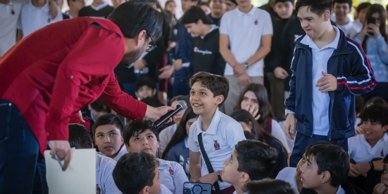 JUAN DE DIOS GÁMEZ SE COMPROMETE A CONSTRUIR UNA CANCHA DEPORTIVA Y MEJORAR LA SECUNDARIA FEDERAL N° 4 