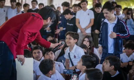 JUAN DE DIOS GÁMEZ SE COMPROMETE A CONSTRUIR UNA CANCHA DEPORTIVA Y MEJORAR LA SECUNDARIA FEDERAL N° 4 