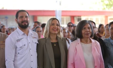 CONCLUYE ENTREGA DE TARJETAS DE LA BECA RITA CETINA EN LA SECUNDARIA TÉCNICA INDUSTRIAL 77