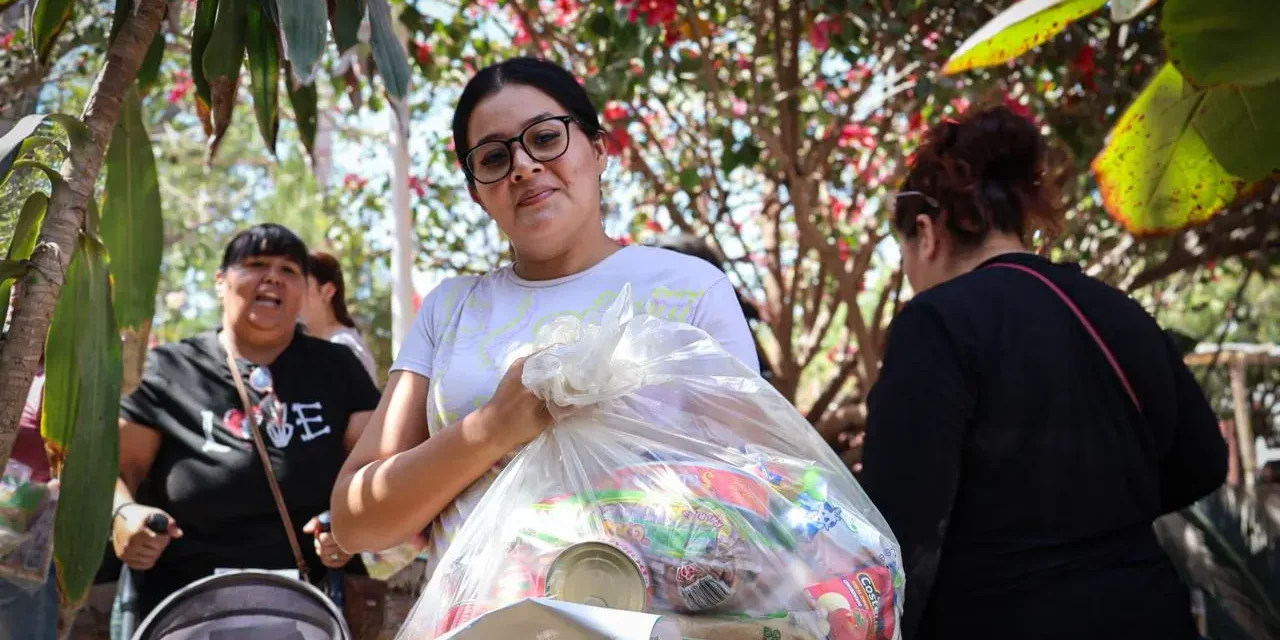 AGUA CALIENTE DE LOS MONZÓN Y PALOS BLANCOS TEPUCHE, RECIBEN APOYOS ALIMENTARIOS DE DIF CULIACÁN