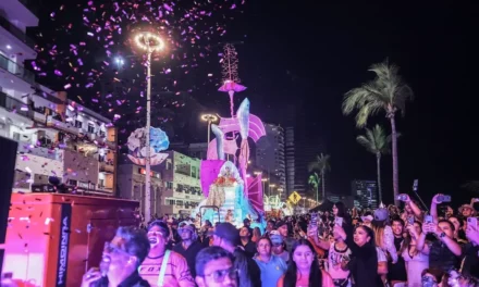 EL CARNAVAL INTERNACIONAL DE MAZATLÁN 2025 «LA PERLA» DESATA LA EUFORIA EN SU PRIMER DESFILE