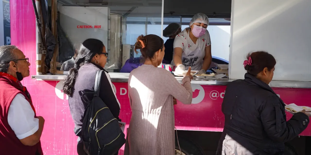 CON LA COCINA MÓVIL, GOBIERNO DEL ESTADO Y DIF SINALOA ACOMPAÑAN A FAMILIAS EN HOSPITALES