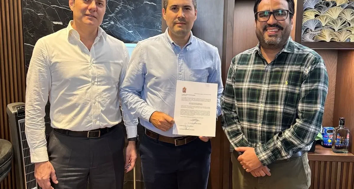 JUAN DE DIOS GÁMEZ NOMBRA A MIGUEL ÁNGEL CALDERÓN COMO DIRECTOR DE ASUNTOS JURÍDICOS DEL AYUNTAMIENTO