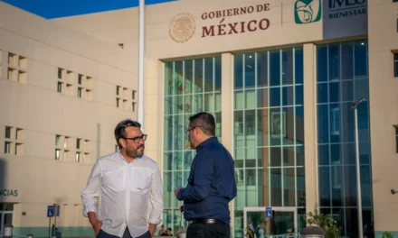 JUAN DE DIOS GÁMEZ Y CUITLAHUAC GONZÁLEZ ATIENDEN A FAMILIARES DE PACIENTES DEL HOSPITAL GENERAL