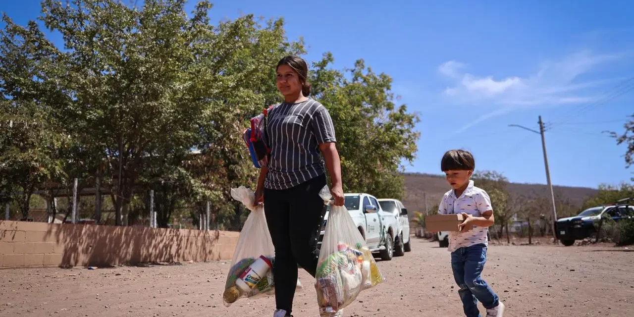 LA CHILLA, LAS FLORES Y EL WALAMITO EN TACUICHAMONA RECIBEN APOYOS ALIMENTARIOS DEL DIF CULIACÁN