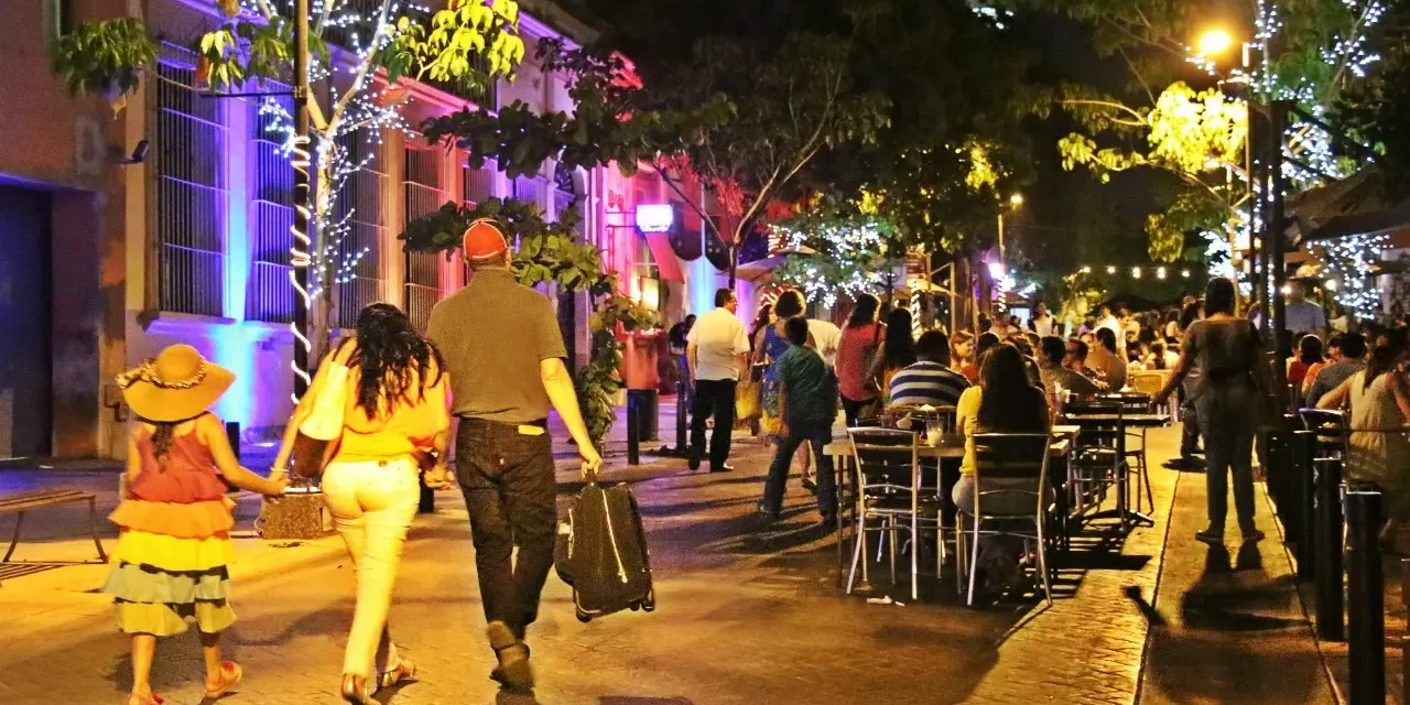 LANZAN LA INICIATIVA «VAMOS PAL’ BARRIO» CON EL OBJETIVO DE REVIVIR LA VIDA NOCTURNA DEL PASEO DEL ÁNGEL CON SEGURIDAD Y ENTRETENIMIENTO